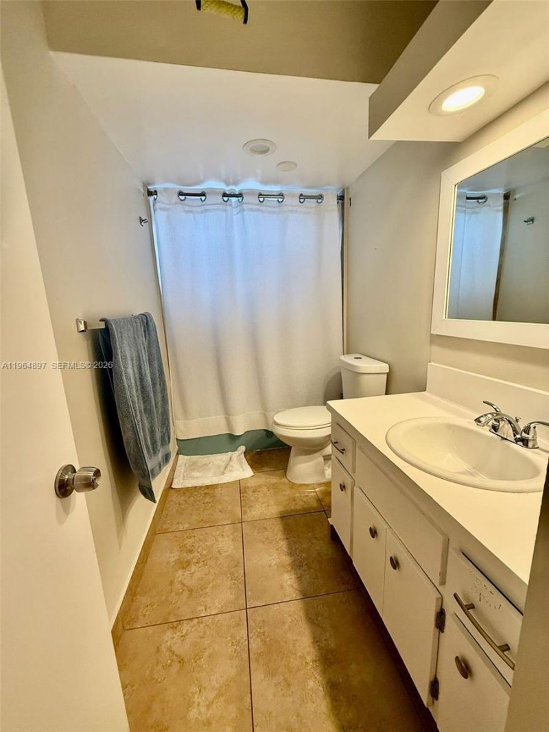 445 NE 195th St, Unit 429, Miami, FL 33179 Photo