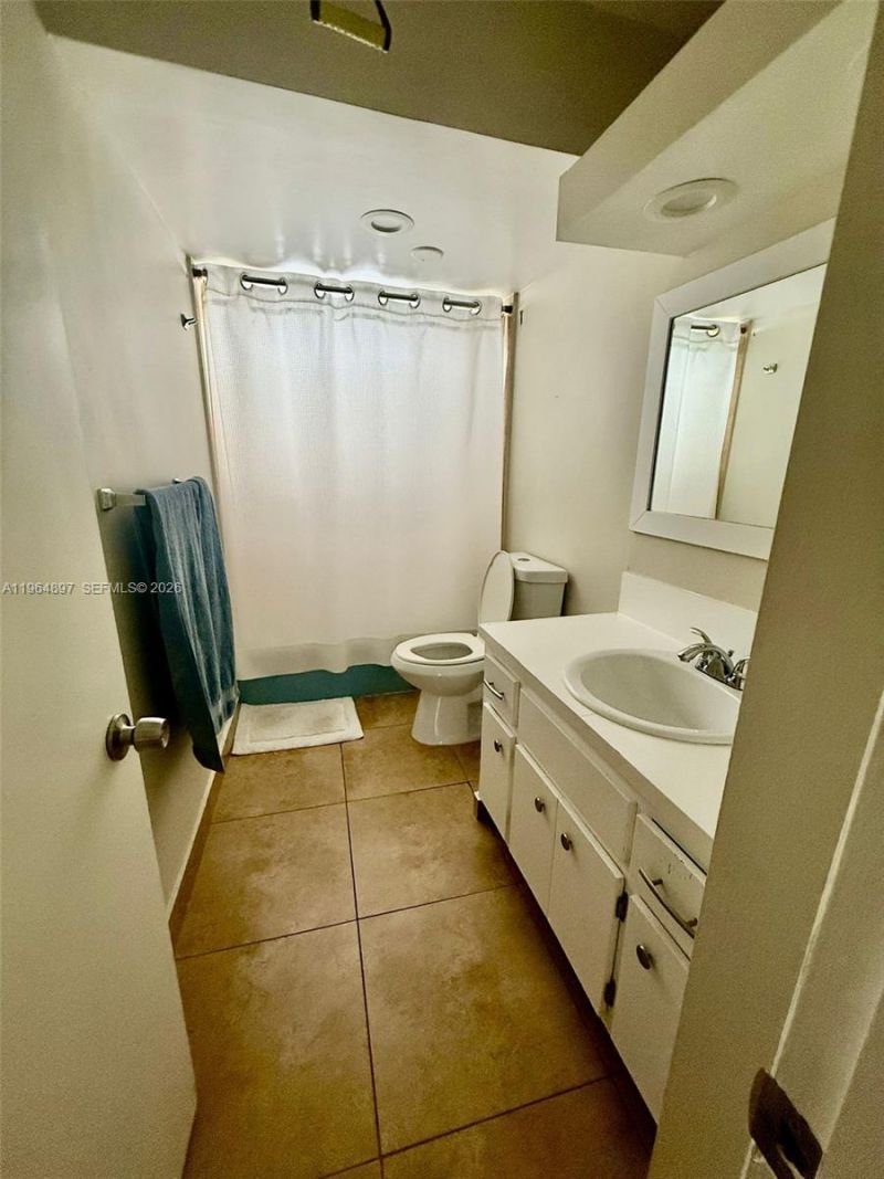 445 NE 195th St, Unit 429, Miami, FL 33179 Photo