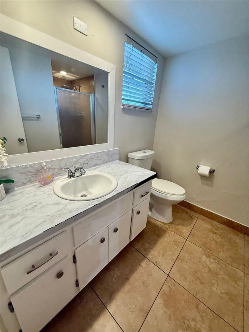 445 NE 195th St, Unit 429, Miami, FL 33179 Photo