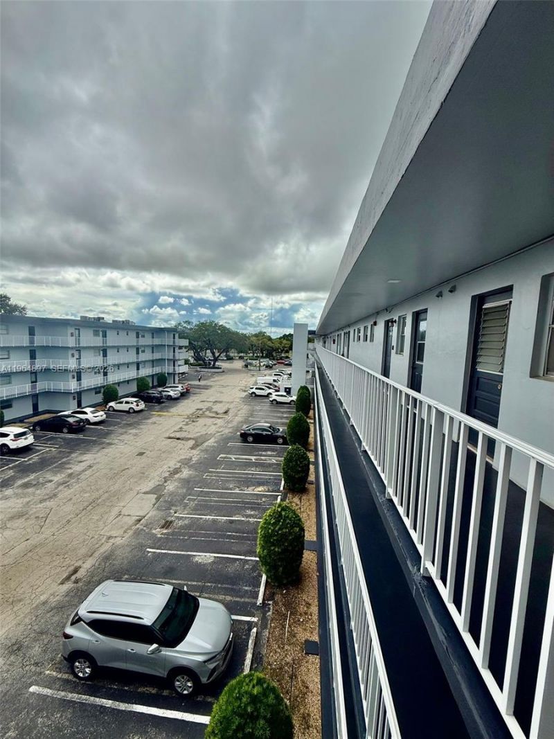 445 NE 195th St, Unit 429, Miami, FL 33179 Photo