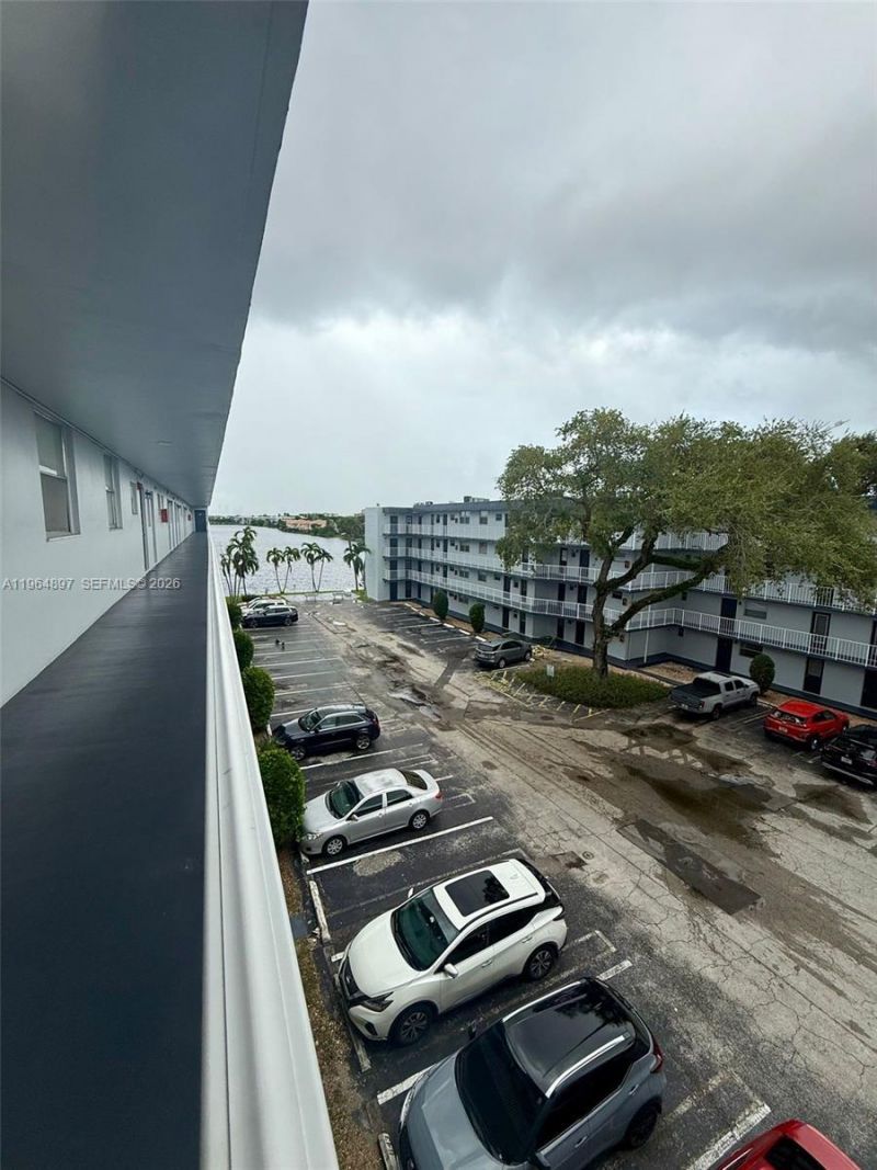 445 NE 195th St, Unit 429, Miami, FL 33179 Photo