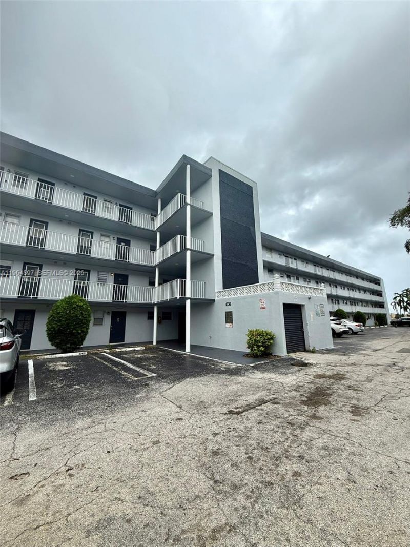 445 NE 195th St, Unit 429, Miami, FL 33179 Photo