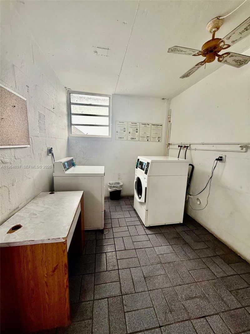 445 NE 195th St, Unit 429, Miami, FL 33179 Photo