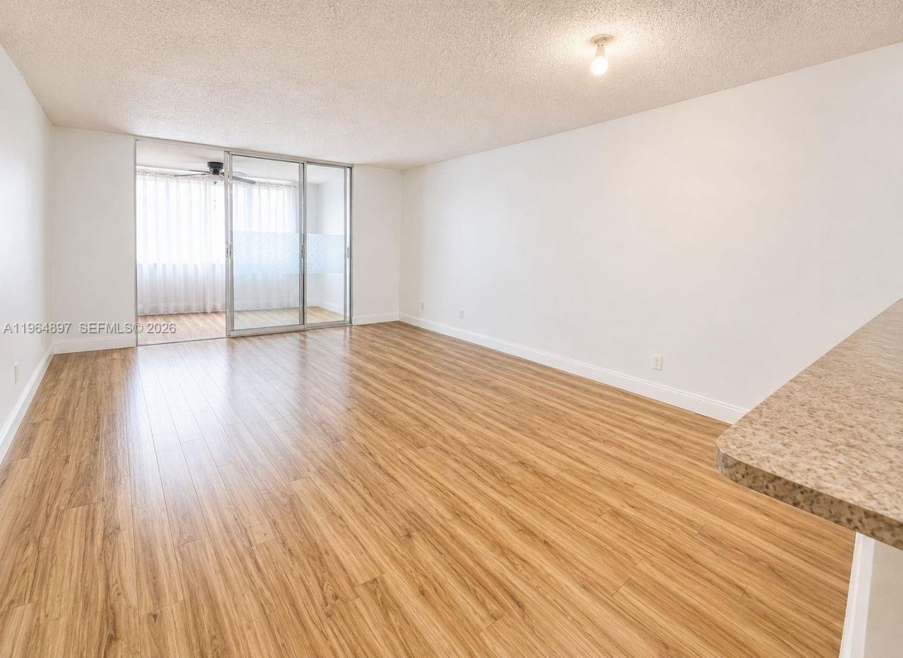 445 NE 195th St, Unit 429, Miami, FL 33179 Photo