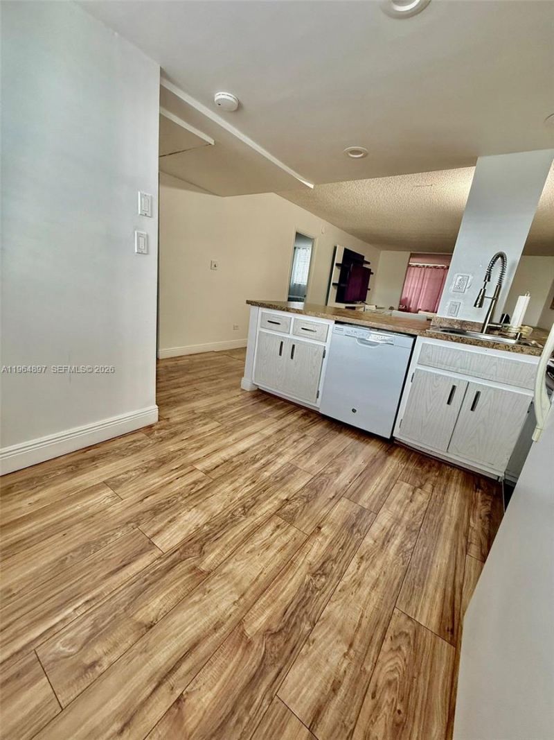 445 NE 195th St, Unit 429, Miami, FL 33179 Photo