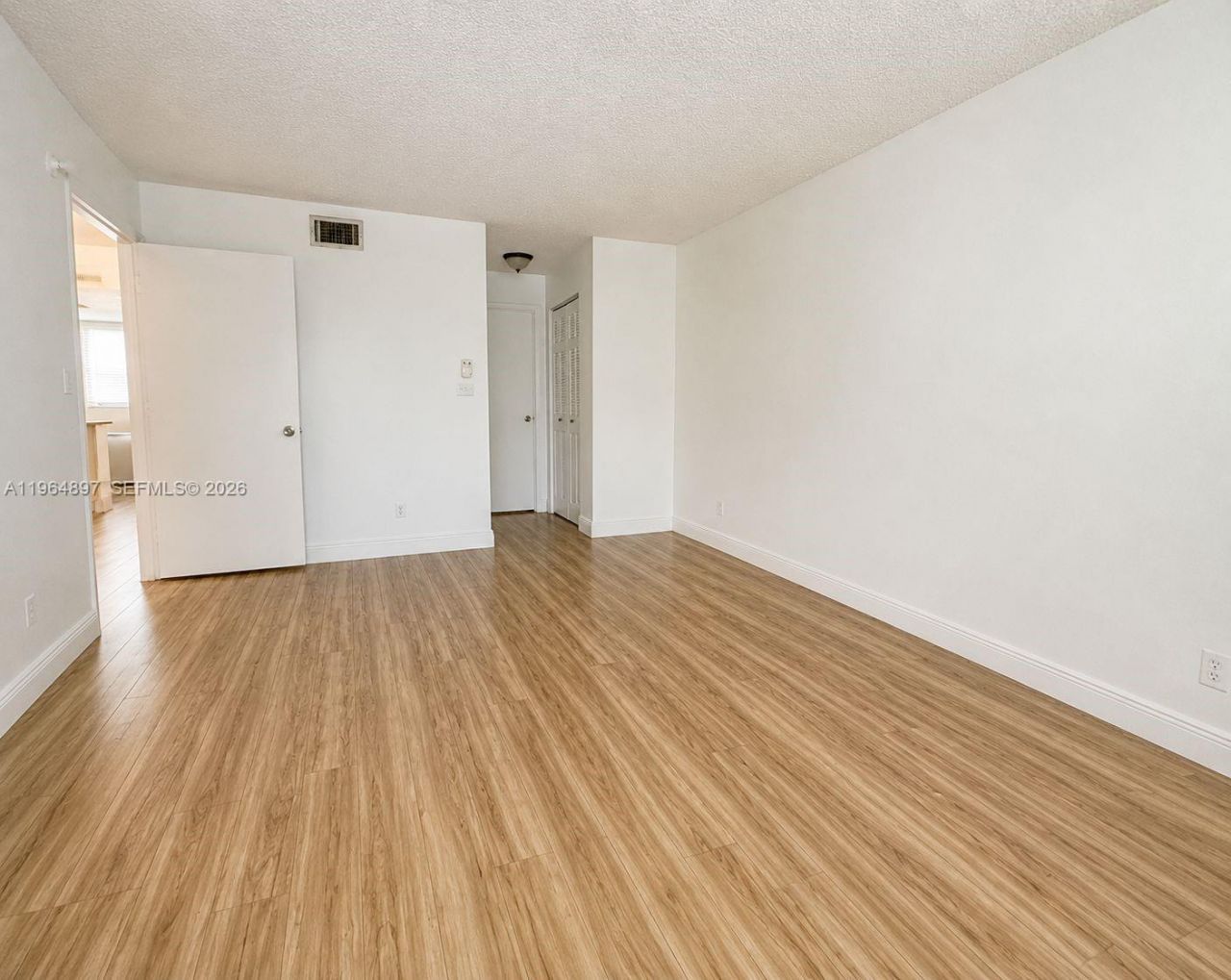 445 NE 195th St, Unit 429, Miami, FL 33179 Photo