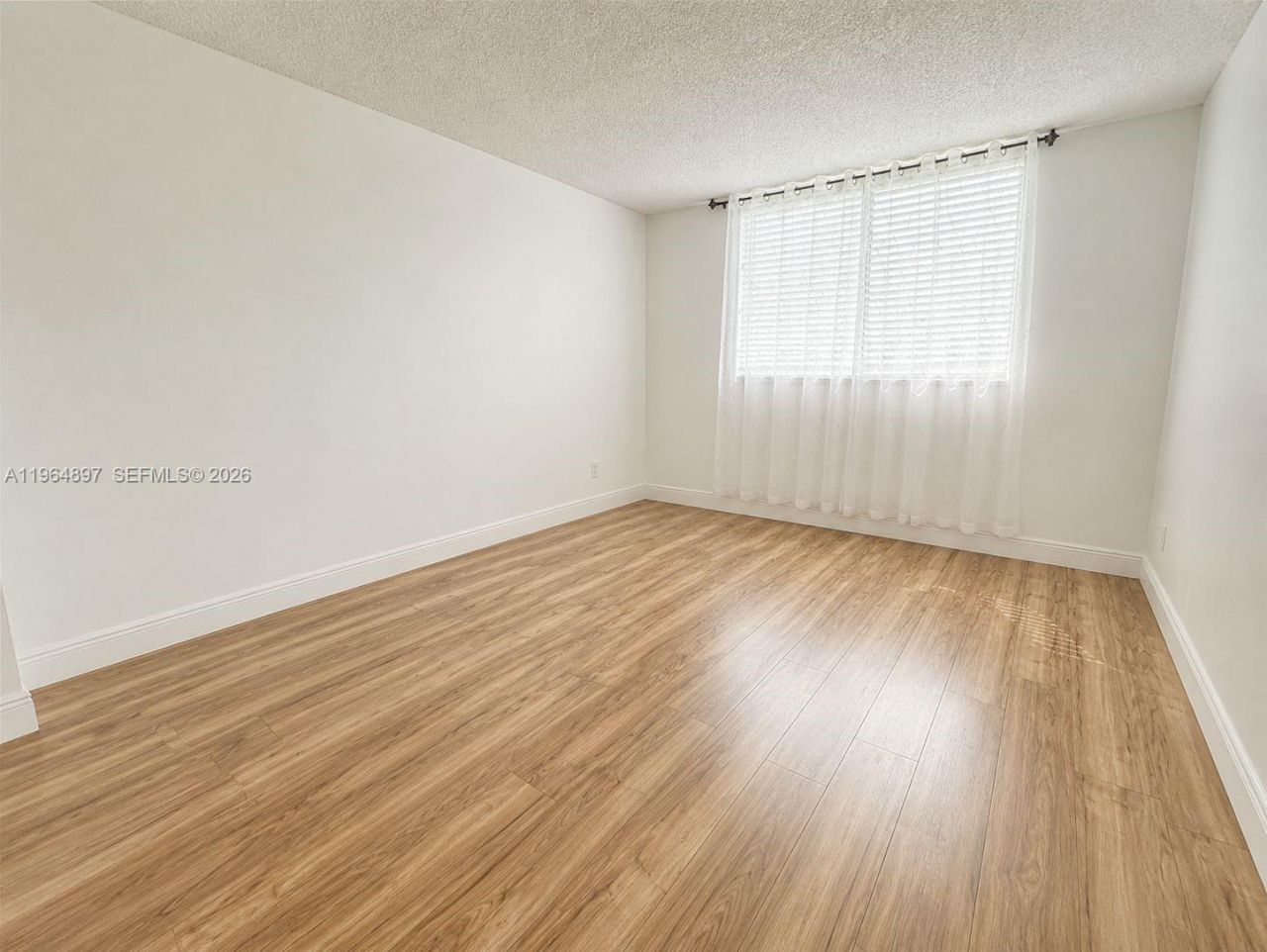 445 NE 195th St, Unit 429, Miami, FL 33179 Photo