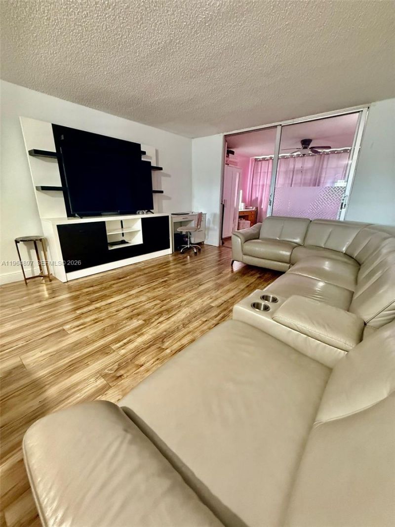 445 NE 195th St, Unit 429, Miami, FL 33179 Photo