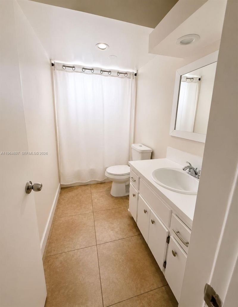 445 NE 195th St, Unit 429, Miami, FL 33179 Photo