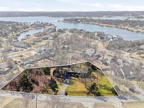 716 Kiowa Drive E, Lake Kiowa, TX 76240