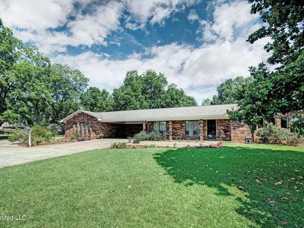 1302 W Highway 16, Carthage, MS 39051