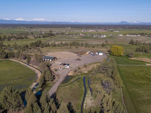 2441 SW Minson Road, Powell Butte, OR 97753