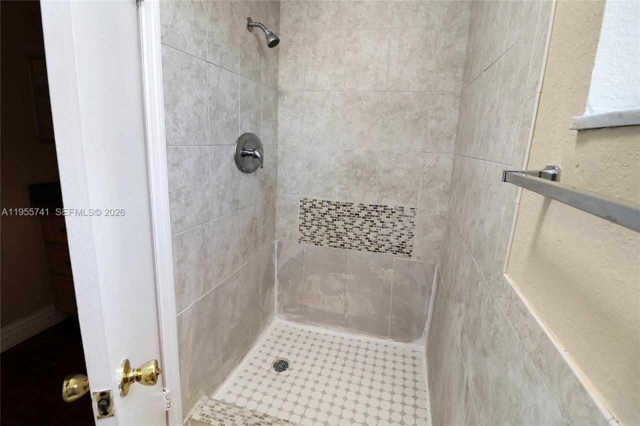 5975 NW 25th Ct, Unit 213, Sunrise, FL 33313 Photo