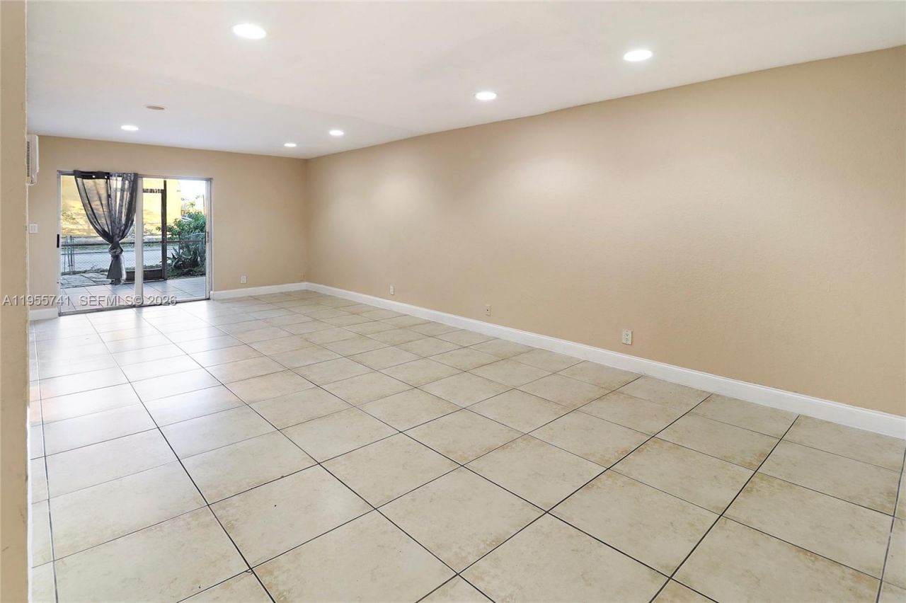 5975 NW 25th Ct, Unit 213, Sunrise, FL 33313 Photo