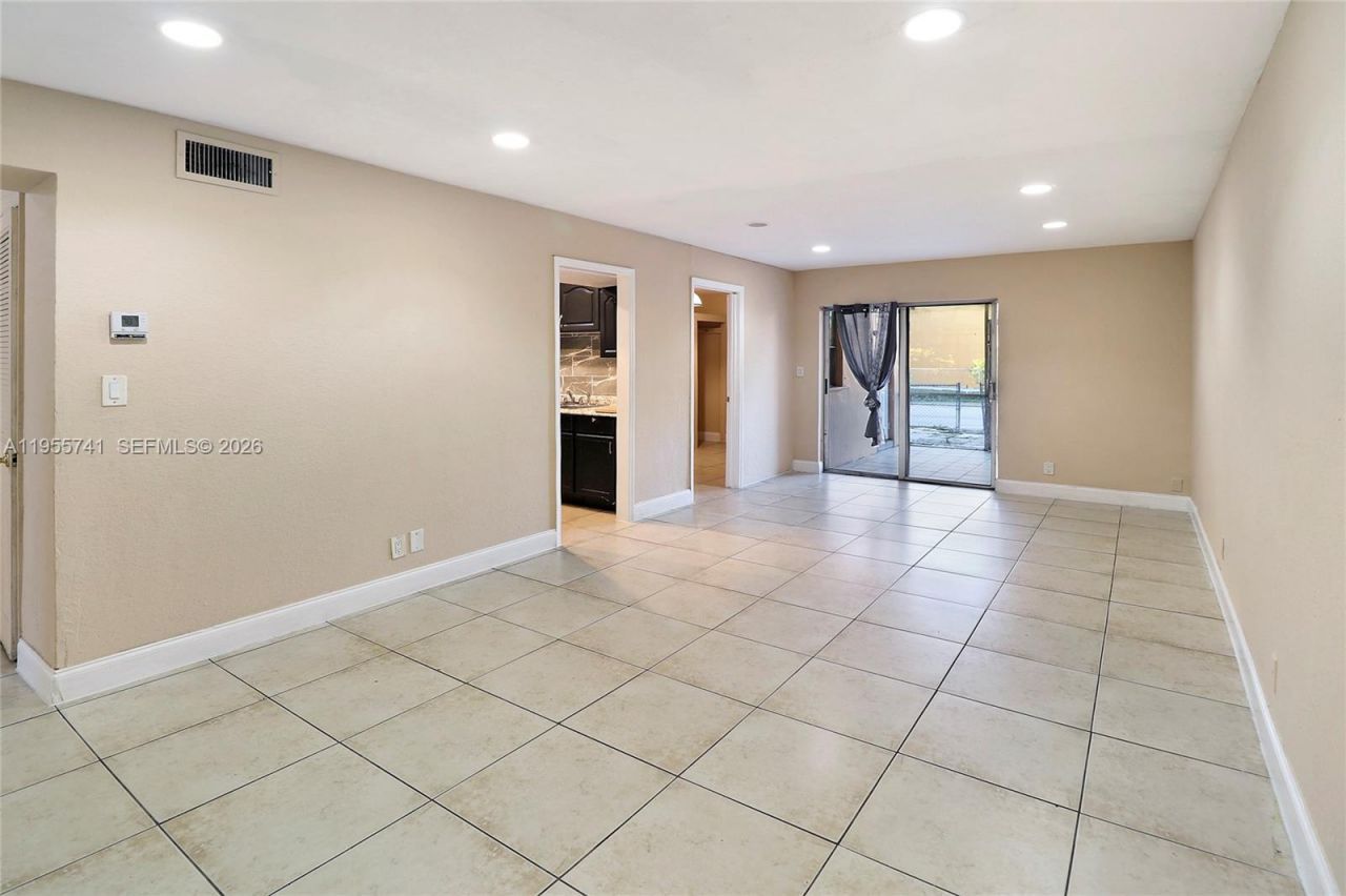5975 NW 25th Ct, Unit 213, Sunrise, FL 33313 Photo