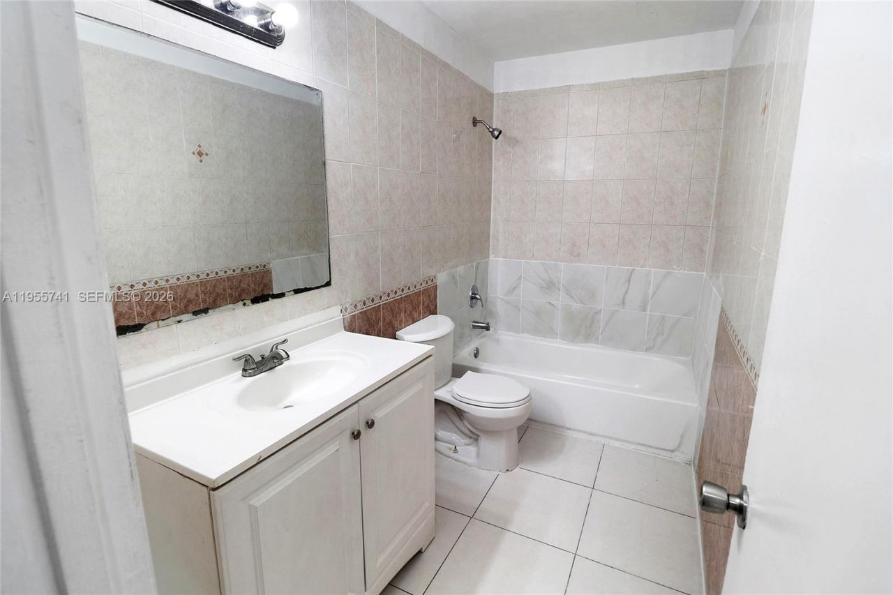 5975 NW 25th Ct, Unit 213, Sunrise, FL 33313 Photo