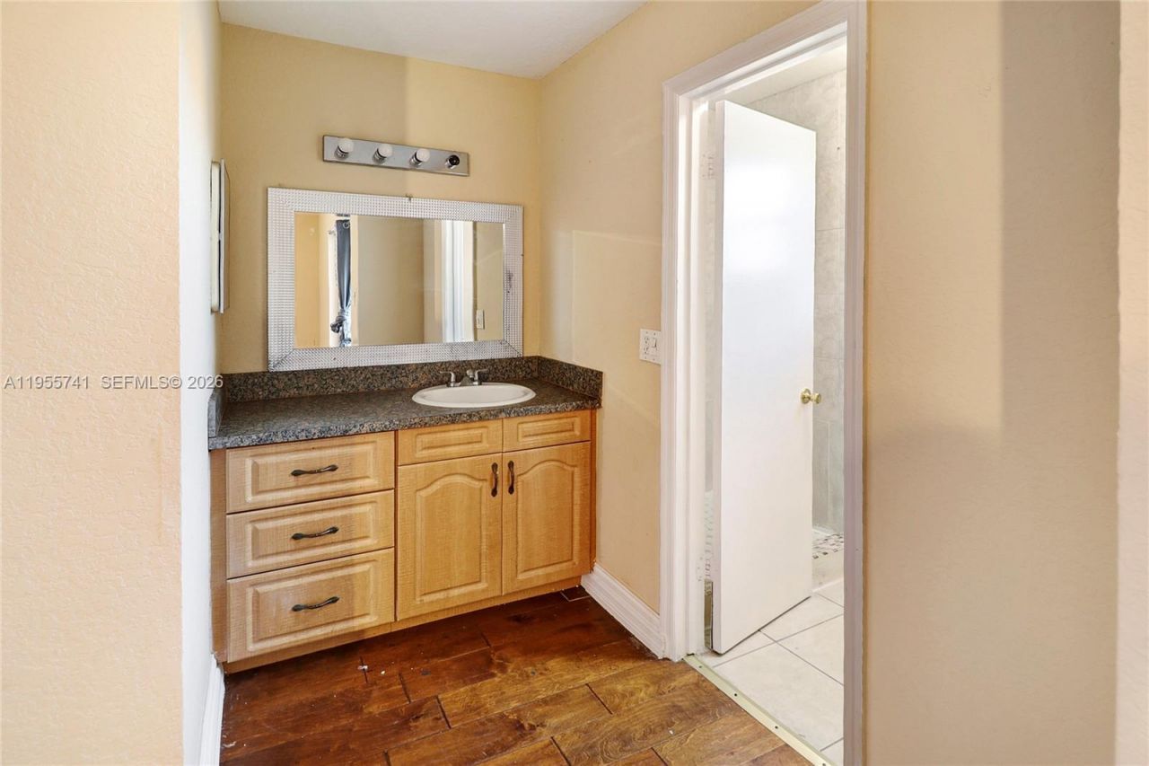 5975 NW 25th Ct, Unit 213, Sunrise, FL 33313 Photo