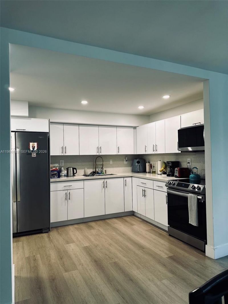 851 Three Islands Blvd, Unit 210, Hallandale Beach, FL 33009 Photo