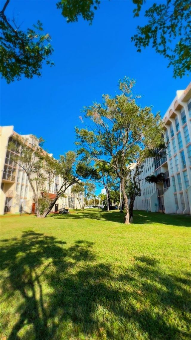 851 Three Islands Blvd, Unit 210, Hallandale Beach, FL 33009 Photo