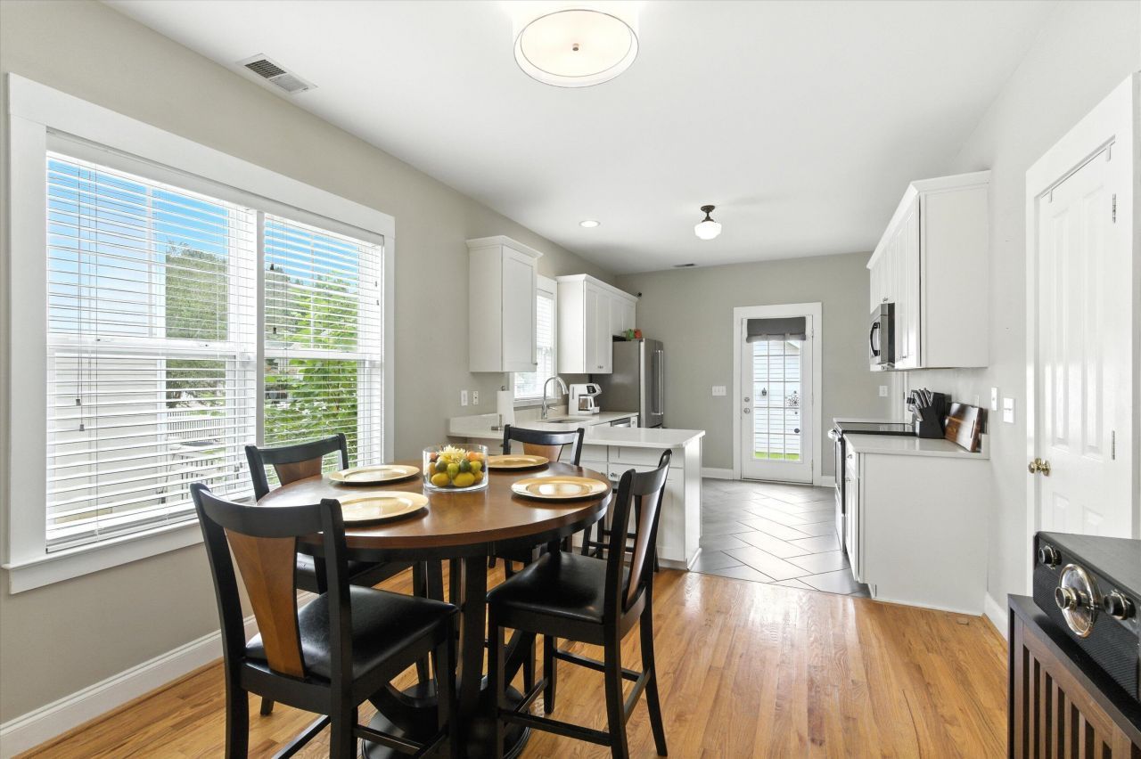 203 Hydrangea Street Photo 11