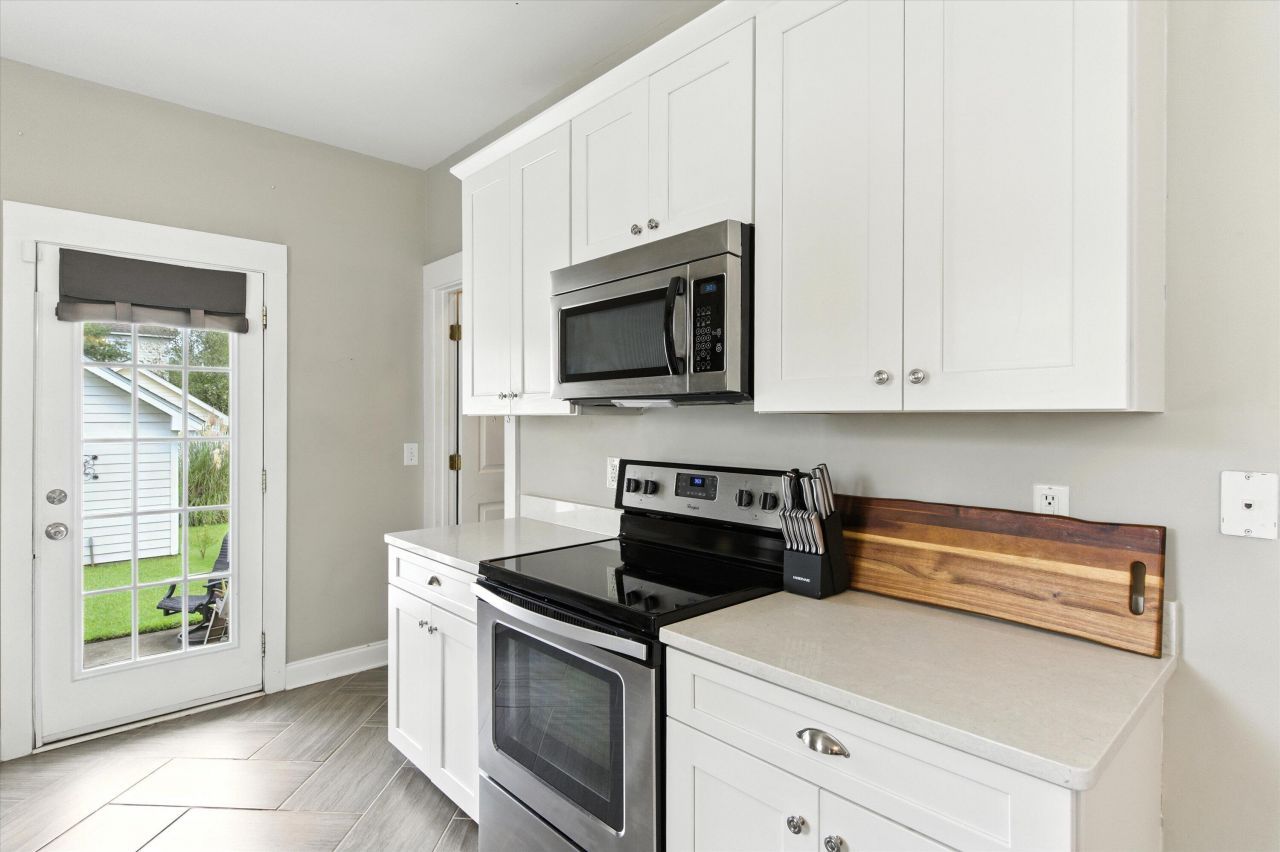 203 Hydrangea Street Photo 14