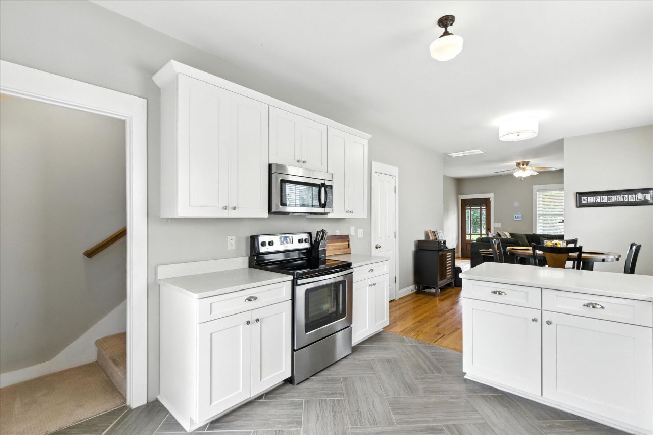 203 Hydrangea Street Photo 15