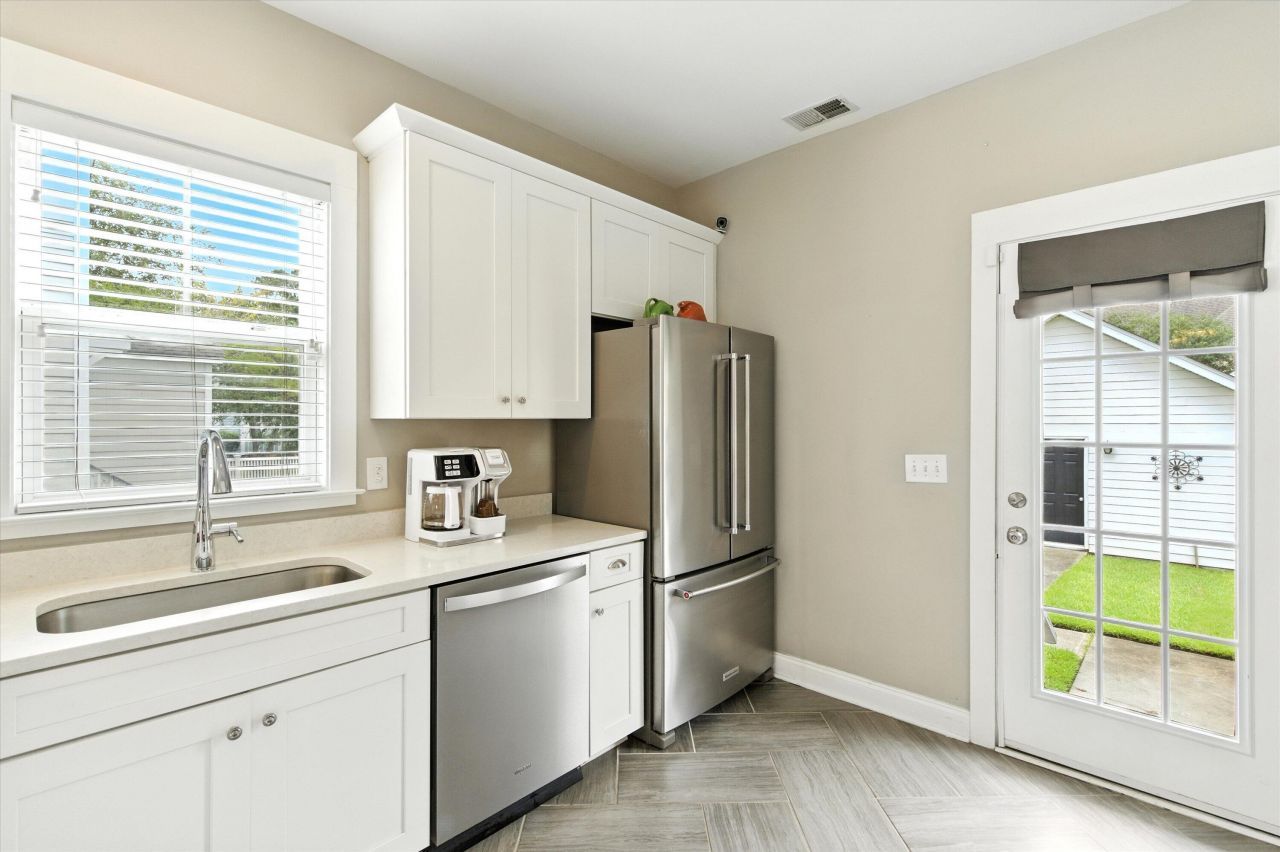 203 Hydrangea Street Photo 16