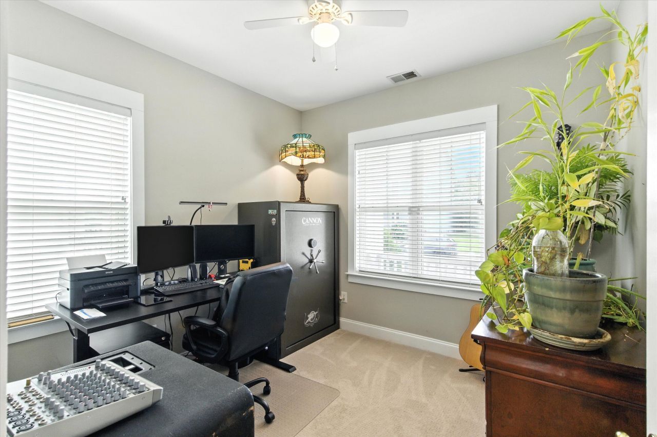 203 Hydrangea Street Photo 17