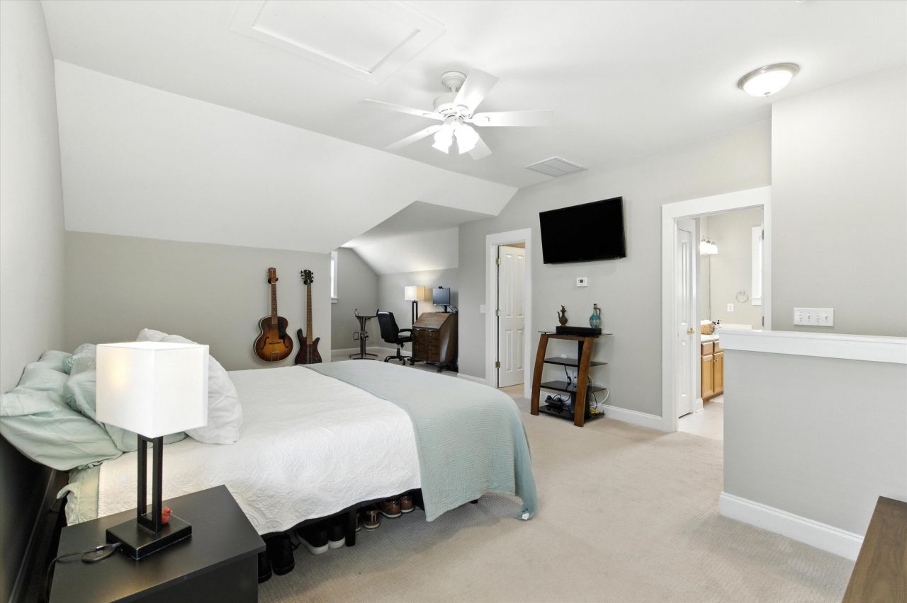 203 Hydrangea Street Photo 21