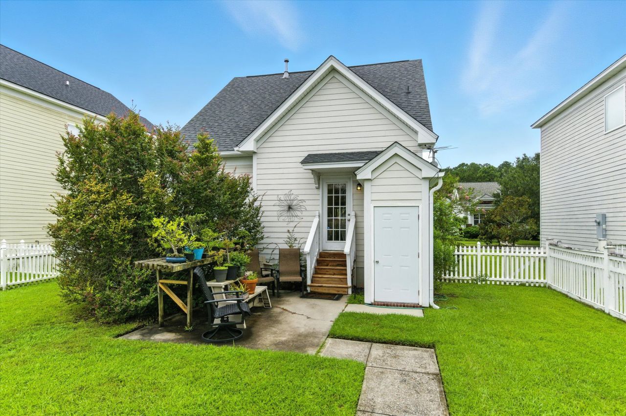 203 Hydrangea Street Photo 28