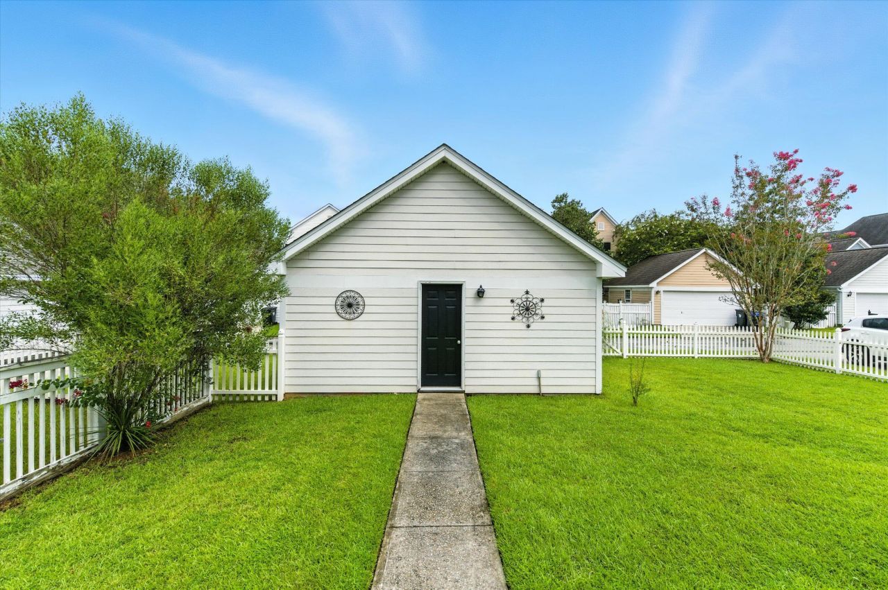 203 Hydrangea Street Photo 29