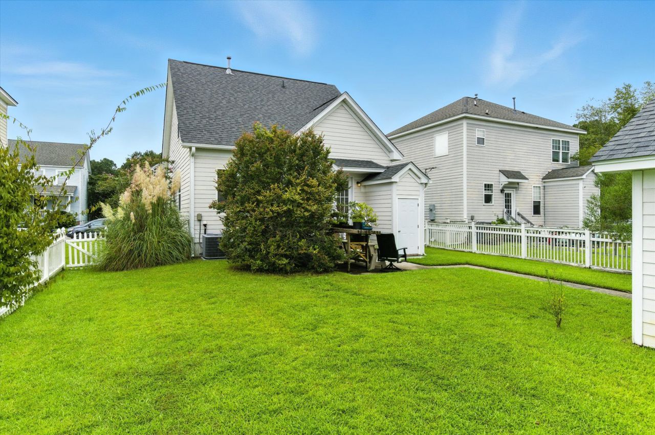 203 Hydrangea Street Photo 31