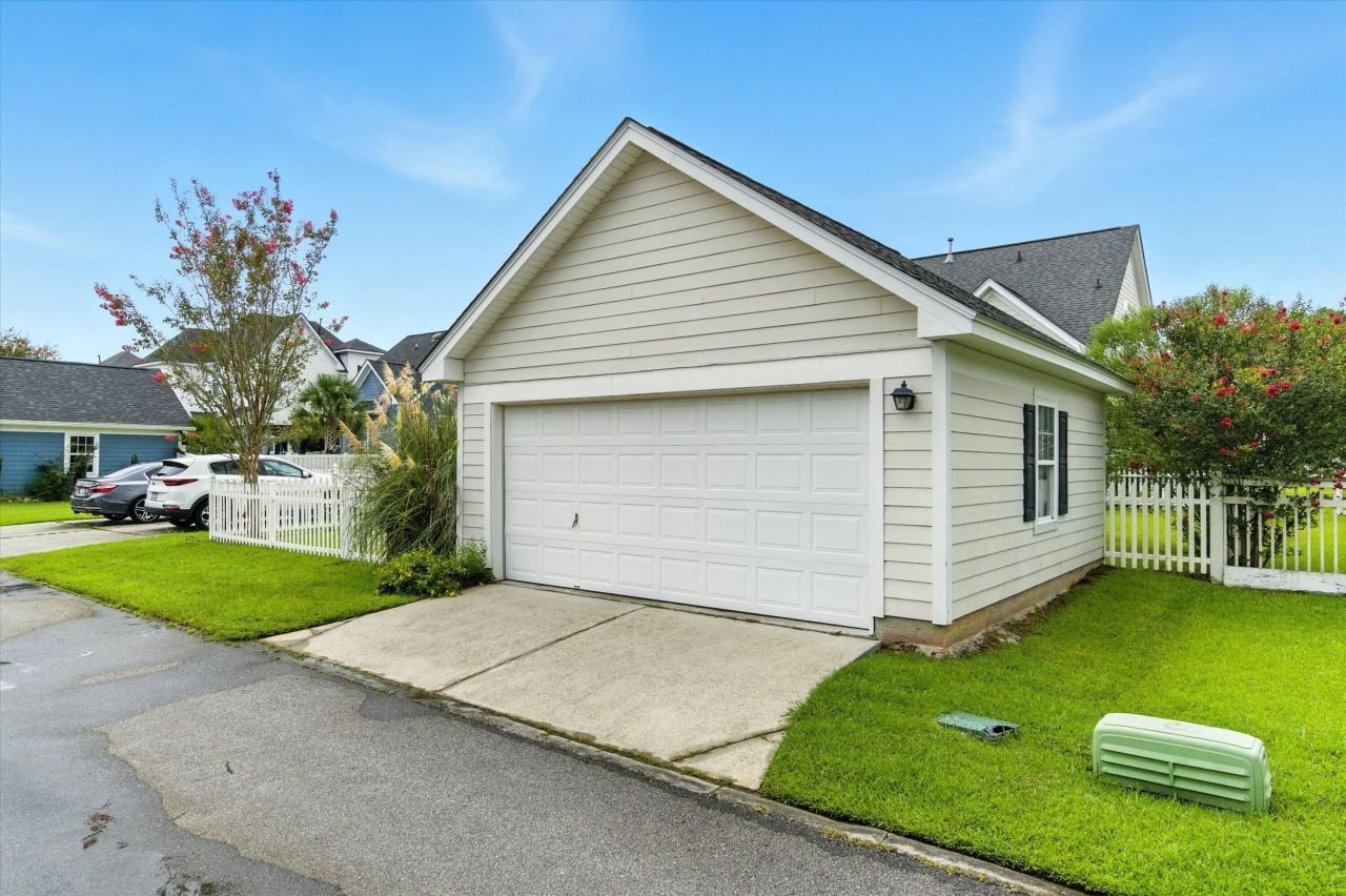 203 Hydrangea Street Photo 34