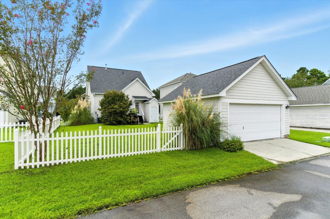 203 Hydrangea Street Photo 35