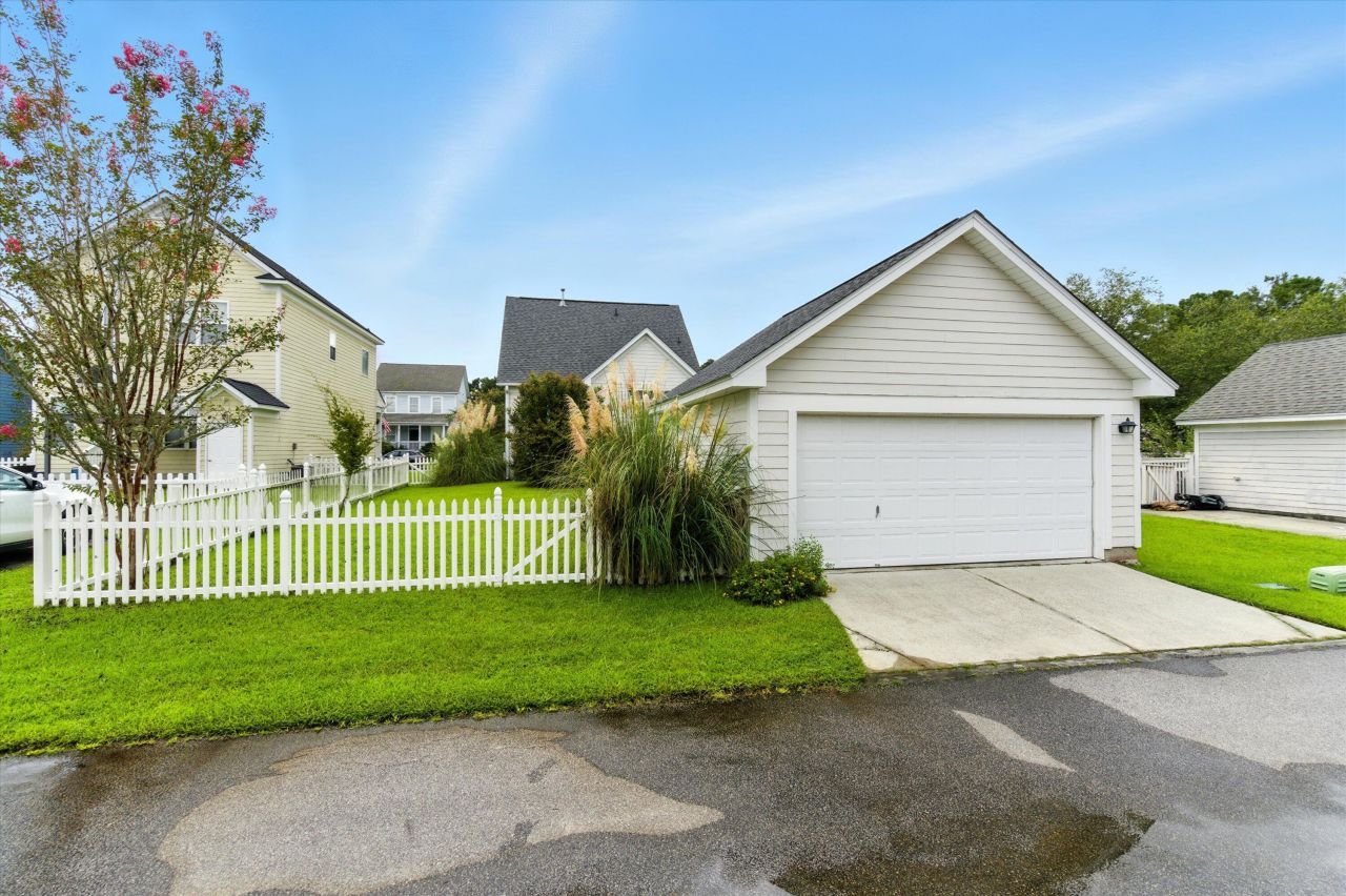 203 Hydrangea Street Photo 36