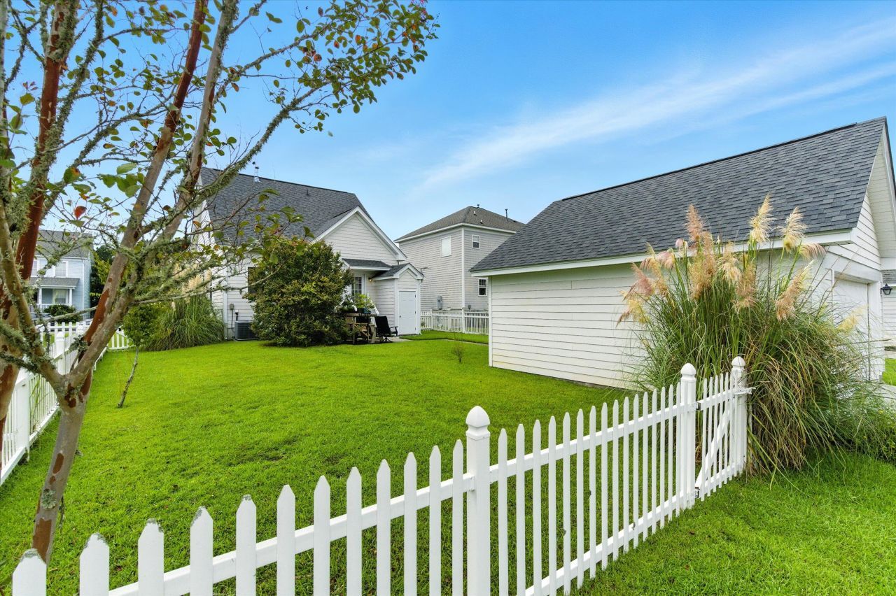 203 Hydrangea Street Photo 37