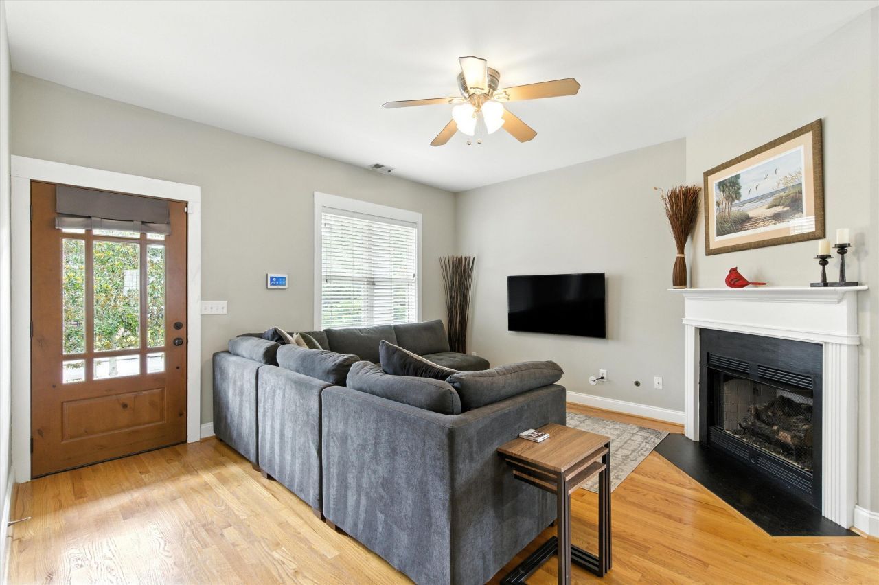 203 Hydrangea Street Photo 7