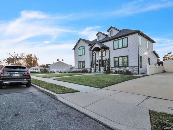 858 Prescott Street, Valley Stream, NY 11580