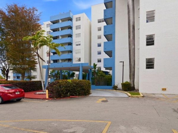5050 NW 7th St, Unit 806, Miami, FL 33126