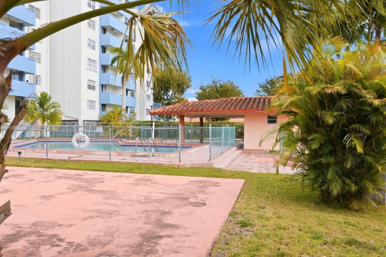 5050 NW 7th St, Unit 806, Miami, FL 33126 Photo