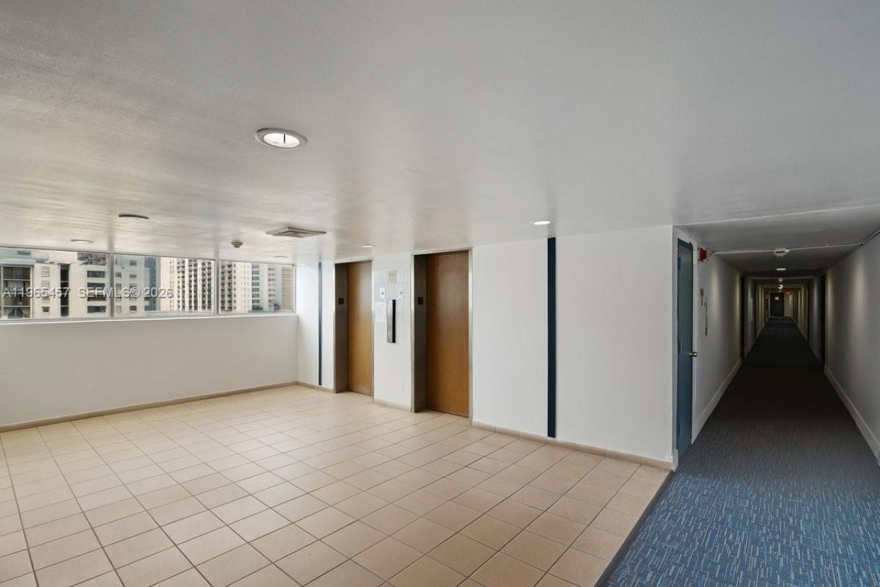 5050 NW 7th St, Unit 806, Miami, FL 33126 Photo