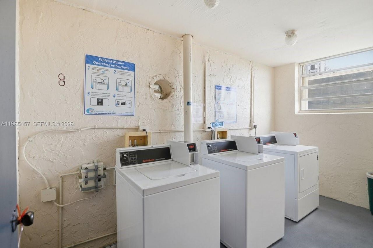 5050 NW 7th St, Unit 806, Miami, FL 33126 Photo