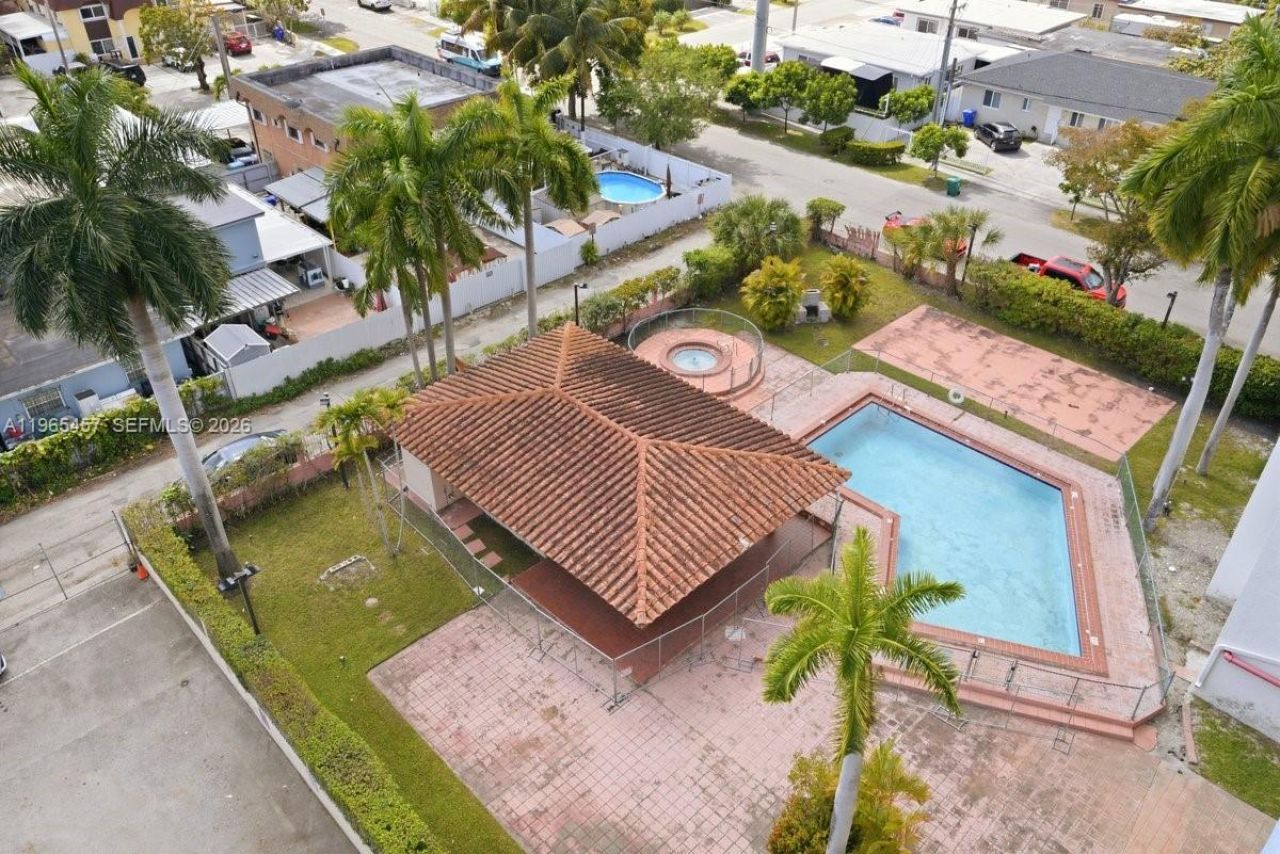 5050 NW 7th St, Unit 806, Miami, FL 33126 Photo