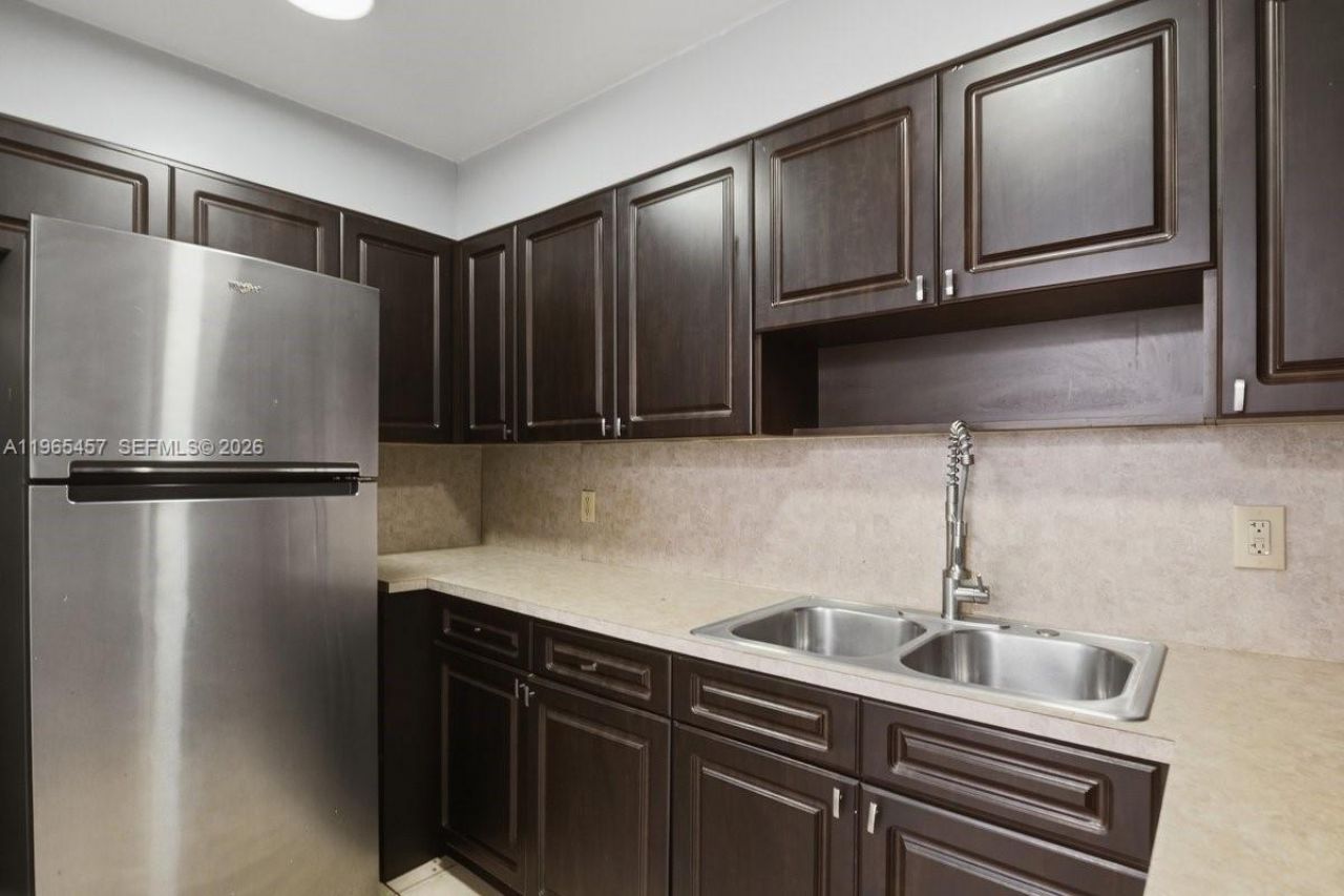 5050 NW 7th St, Unit 806, Miami, FL 33126 Photo