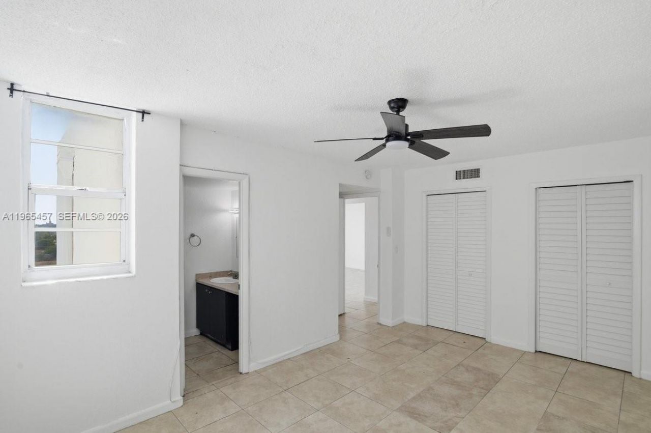 5050 NW 7th St, Unit 806, Miami, FL 33126 Photo