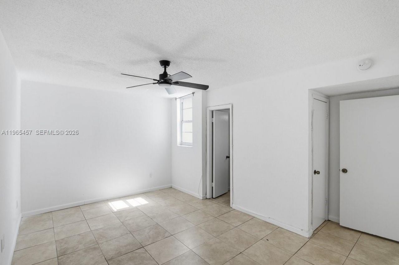5050 NW 7th St, Unit 806, Miami, FL 33126 Photo