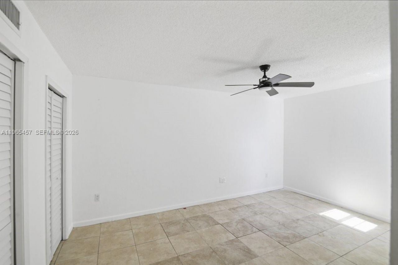 5050 NW 7th St, Unit 806, Miami, FL 33126 Photo
