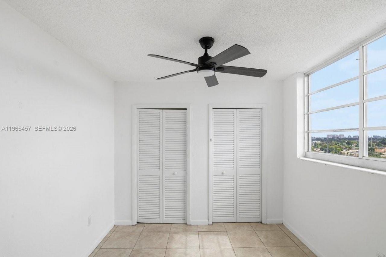 5050 NW 7th St, Unit 806, Miami, FL 33126 Photo