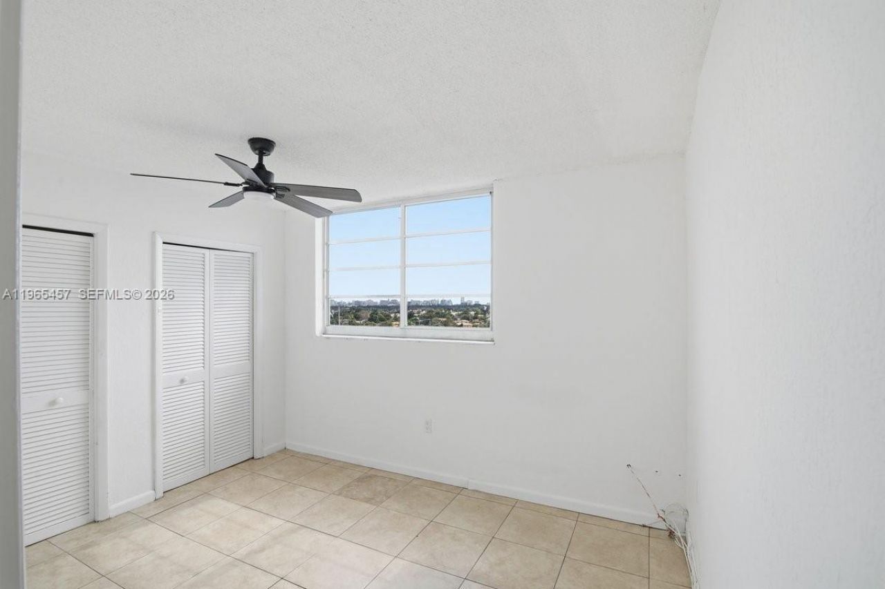 5050 NW 7th St, Unit 806, Miami, FL 33126 Photo