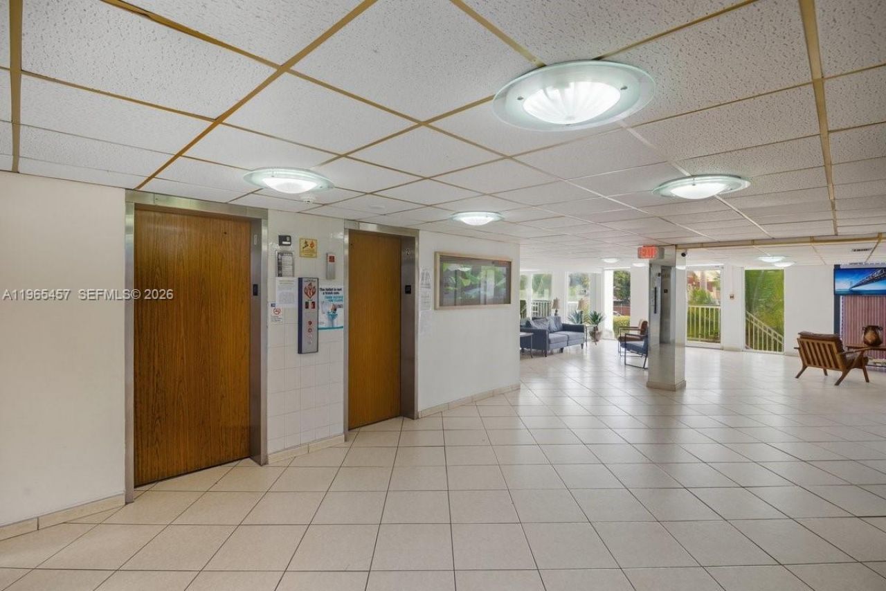 5050 NW 7th St, Unit 806, Miami, FL 33126 Photo